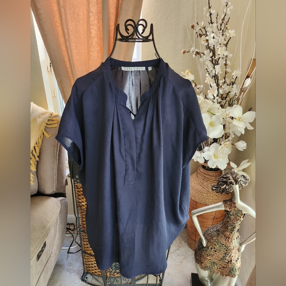 Violet & Claire top size M